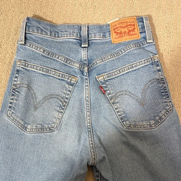 Levi's Medium Wash Ribcage Straight Ankle Jeans Size 25 - Picture 3 of 3